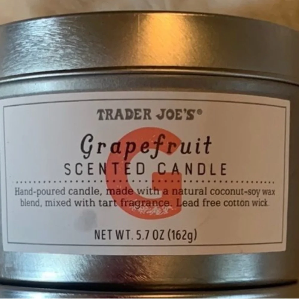 TRADER JOE'S Scented Candle Tin Grapefruit 5.7 oz. - Picture 1 of 5